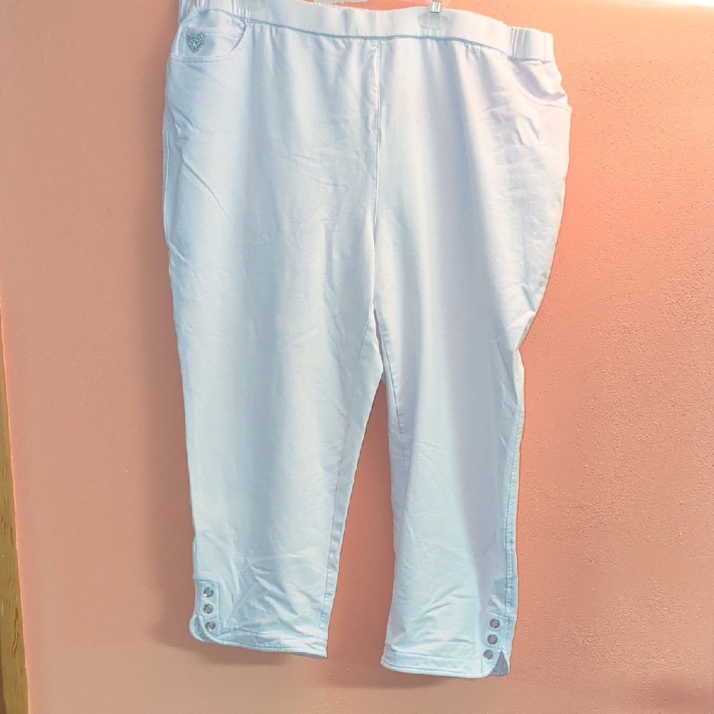 Quacker Factory Light Blue Cropped Jeans
